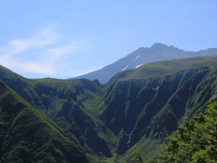 綺麗な緑に染まった奈曽渓谷(秋田県)