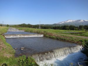 象潟町上郷地区にある温水路